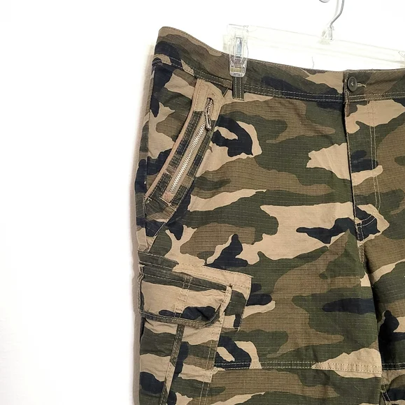 ECKO UNLTD Camoflague Cargo Shorts Men's Size 40 - Picture 3 of 11